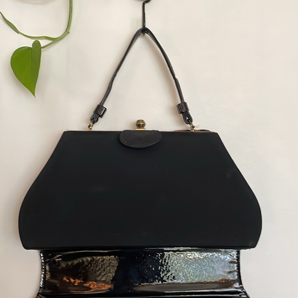 VNTG.  Tapestry Faux Patent Leather Handbag Excellent Preowned Condition - Picture 5 of 9